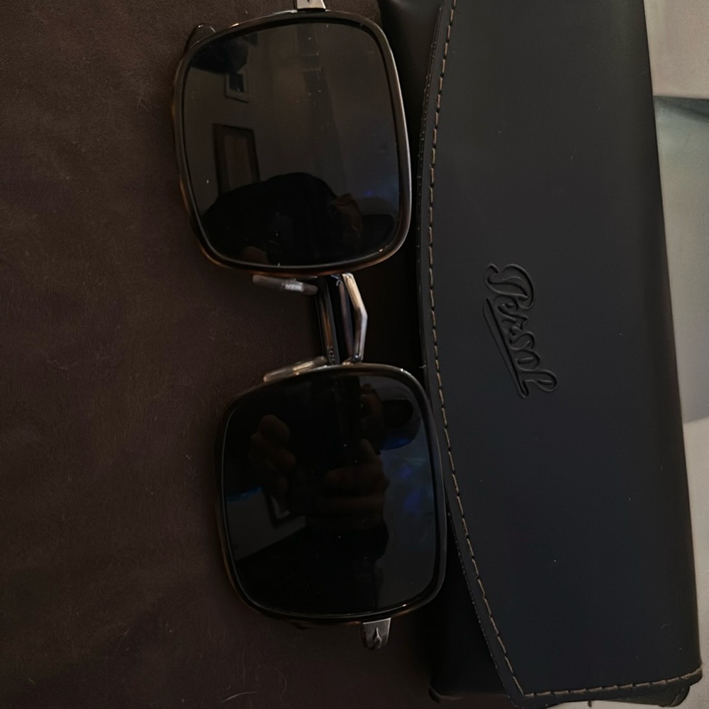 Photochromic 
Beautiful frames 
Rare